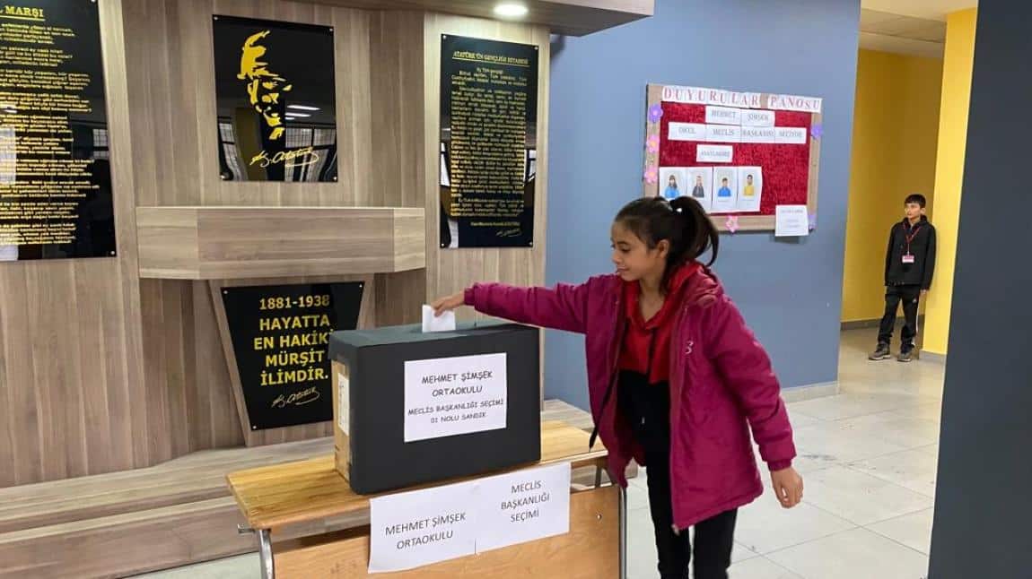 Mehmet Şimşek Ortaokulu Okul Meclis Başkanı seçimini tamamladı.